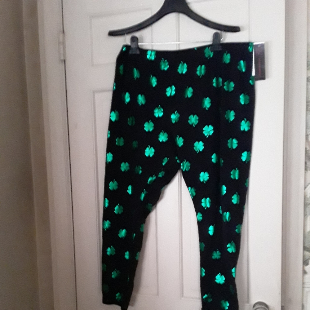 BoBoundaries Black Stretch pant with green shamroc